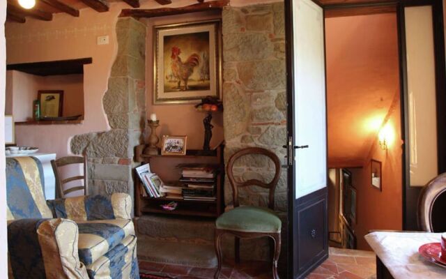 Spacious Mansion in Tuscany with Swimming Pool