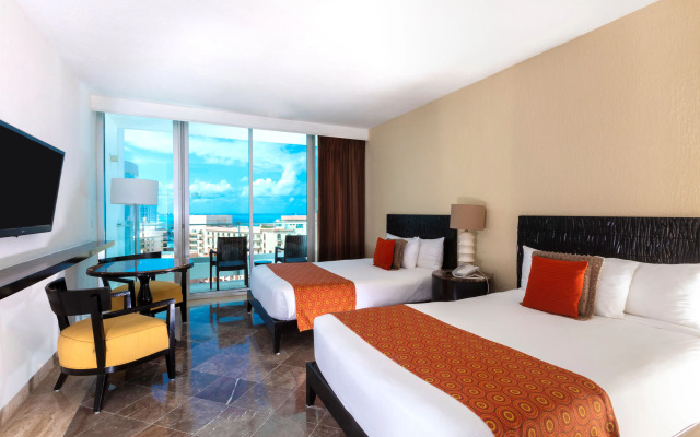 Krystal Grand Cancun