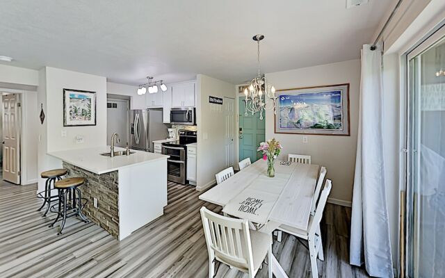 971bca2q 2 Bedroom Condo