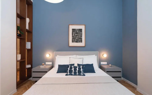 Spacious & Stylish Athens Apartment - Walk To Metro