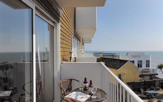 4 Bay View Court