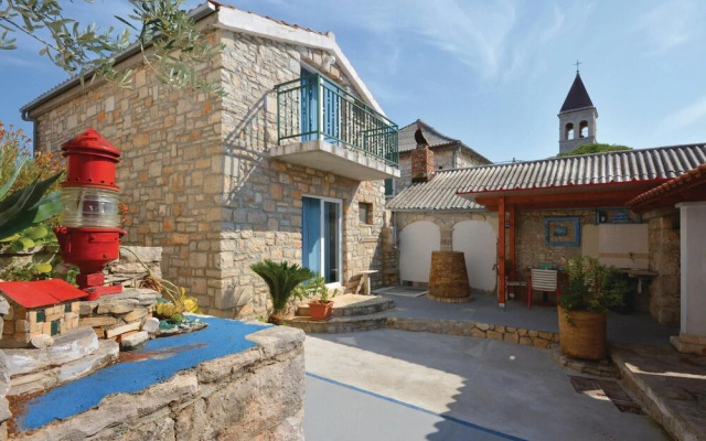 Awesome Home in Grohote With Wifi and 4 Bedrooms