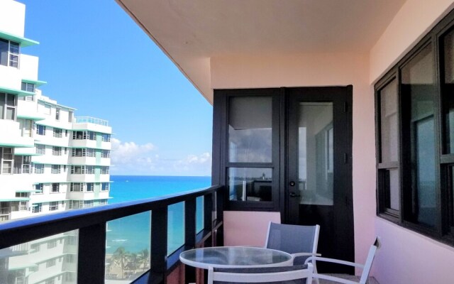 Alexander 1620 3 Bedroom Apts by RedAwning