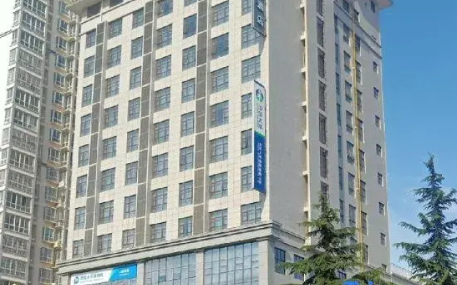 HanTing Hotel (Baoji Fengxiang District Yongxing Road)