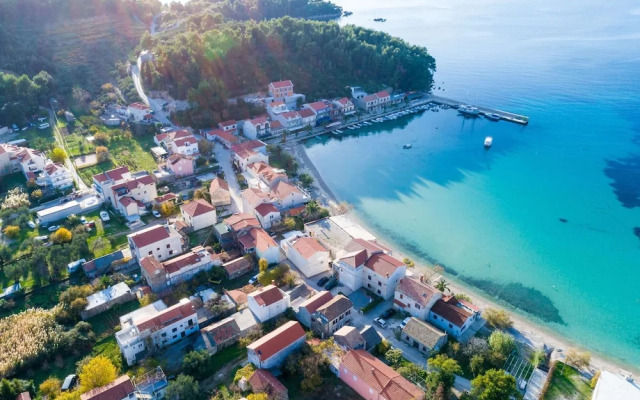 Villa Nives - Three-bedroom Villa With Terrace and Sea View