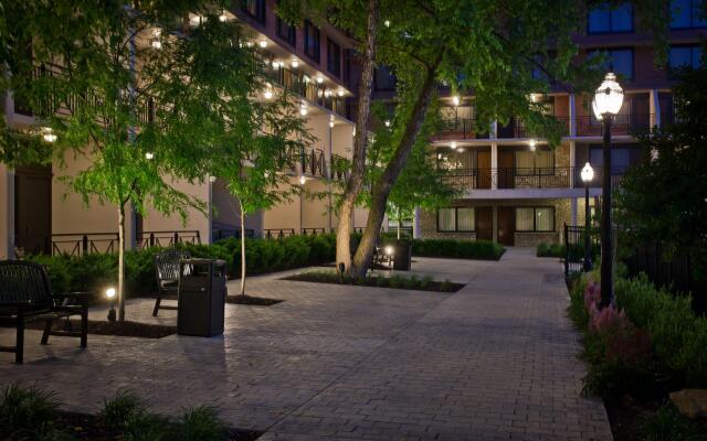 Crowne Plaza Louisville Airport Expo Ctr by IHG