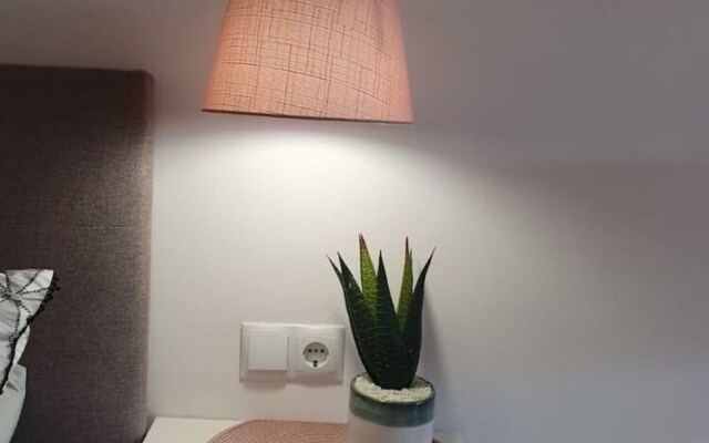 Modern Studio Apartment, Sea and Garden Views