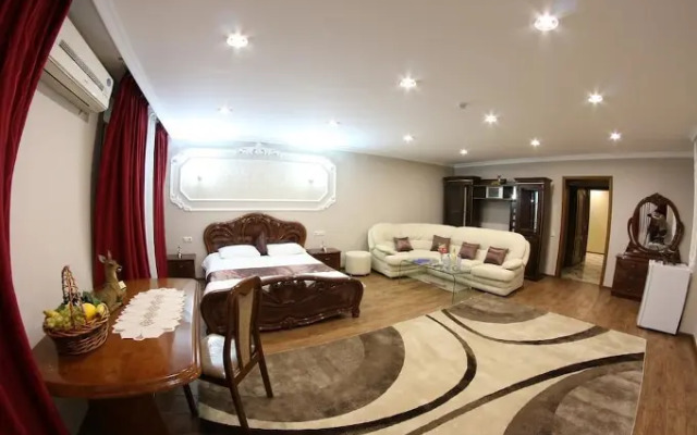 Sky Lux Hotel