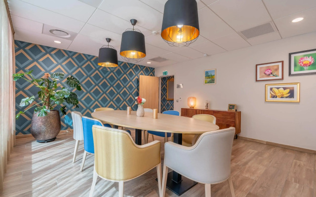 Quality Suites Villefontaine