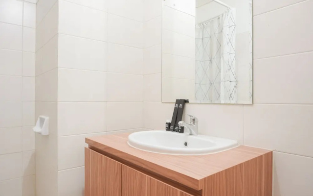 Comfortable and Minimalist Studio Apartment at Woodland Park Residence – Bathroom – Jakarta