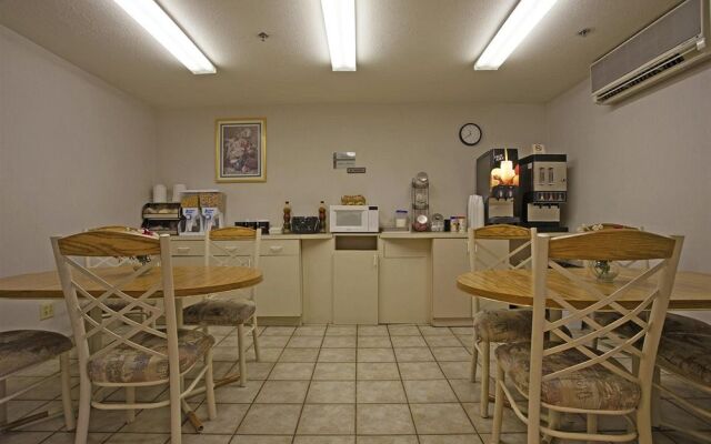 Americas Best Value Inn & Suites - N. Lima/Boardman