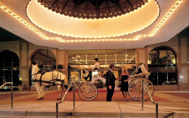 Hilton Indianapolis Hotel & Suites