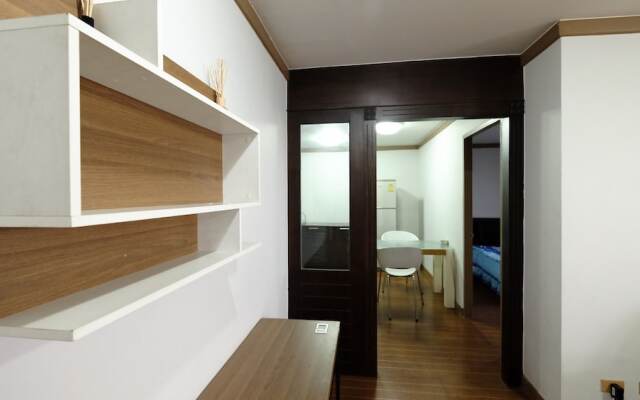 Nontsee Apartment