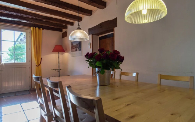 Luxurious Holiday Home in Montrichard with Pool