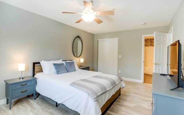 Lakefront Ozark Condo w/ Spacious Balcony!