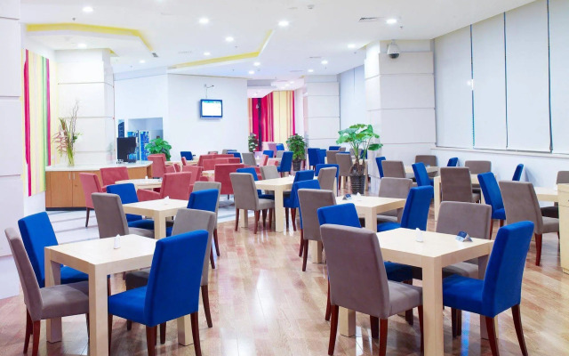 Holiday Inn Shanghai Jing'an by IHG