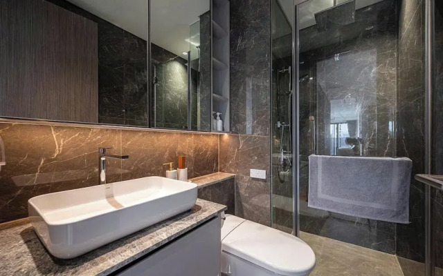 Metropole Luxury Riverside Apartment