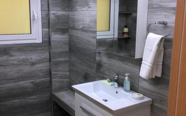 Acropolis brand new 1min from metro!