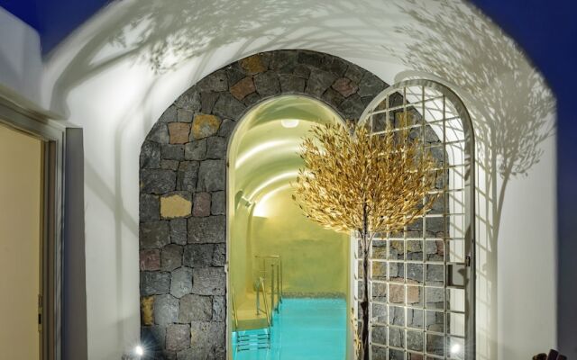 Oia Treasures Art Suites