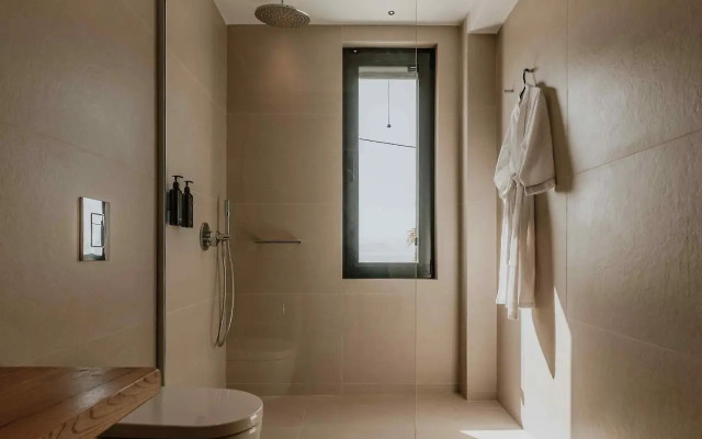 Ostrako Beachside Suites