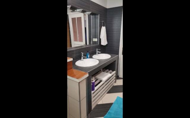 Cheerful Holiday House Illuminosa