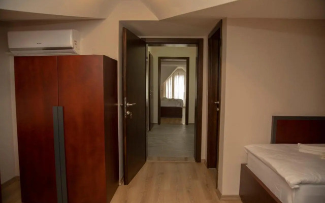 Driza's Family House - Quiet and Chill HOSTEL with 2 Pets around