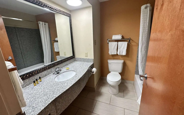 Best Western Plus Bass Hotel & Suites