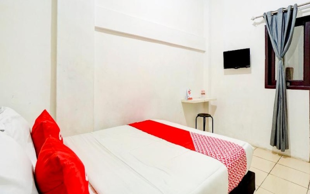 OYO Flagship 90502 Holistay Malang New – Guest Rooms – Malang
