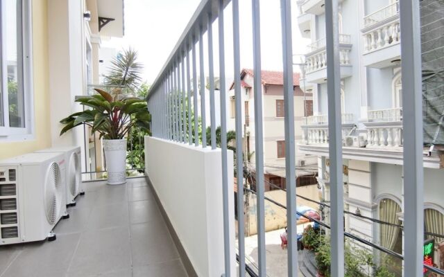 Crown Apartment