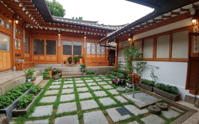 So Hyeon Dang Hanok Guesthouse