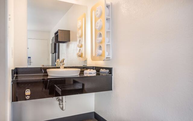 Motel 6 College Station, TX - Bryan