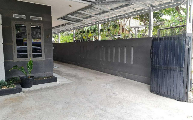 EXPRESS O 92035 Rumah Singgah 8b Syariah