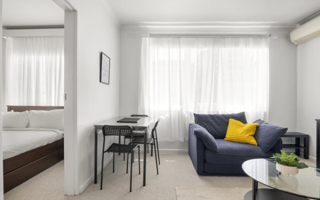 Sleek Richmond 1-bed Close to Everything – Guest Rooms – Melbourne