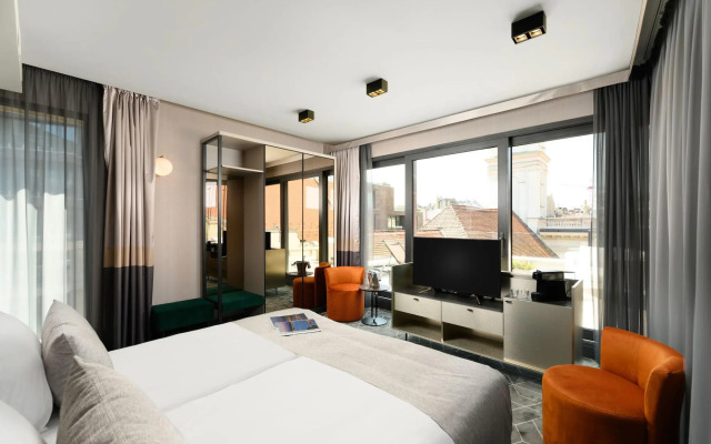 Emerald Hotel