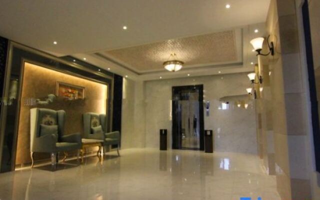 Yixuan Hotel (Zhoukou Passenger Transport Center Station)