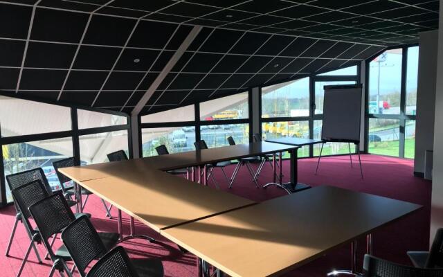 FastHotel Montmarault - Auberge du Grand Champ