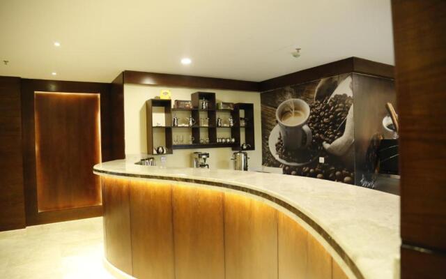 Flora Hotel Suite 2