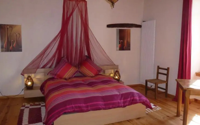 Château de Vèzes, Gîtes Source de Vie