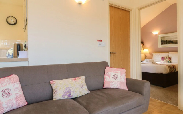 Chalet Log Cabin L15