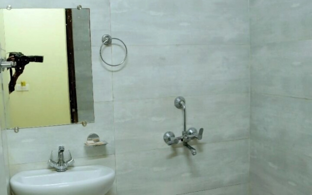 Liv In By Golden Plate