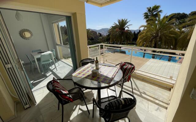 South facing apartment, 7 mins walk from beach