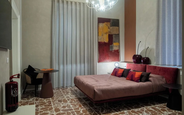 Reverse Art Hotel