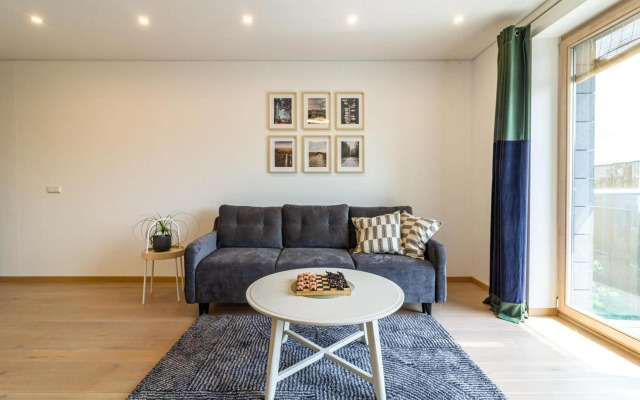 Center Apt, Covered Parking, Balcony, By Cohost