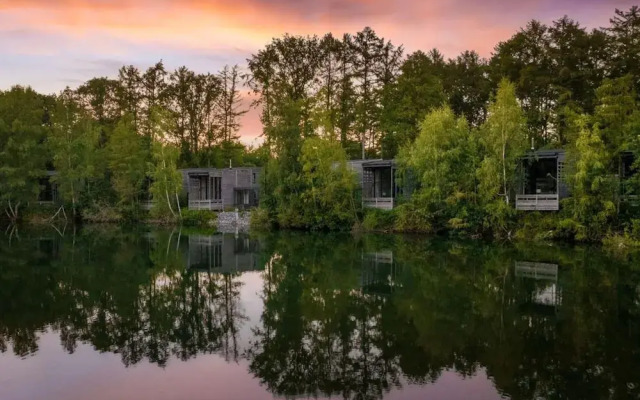 Waterside Elegance Sky Pad