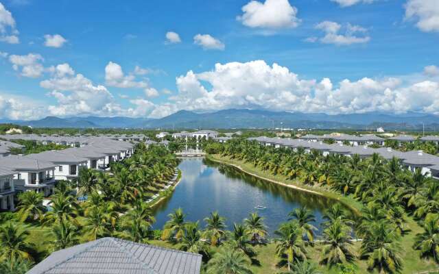 Melia Vinpearl Cam Ranh Beach Resort