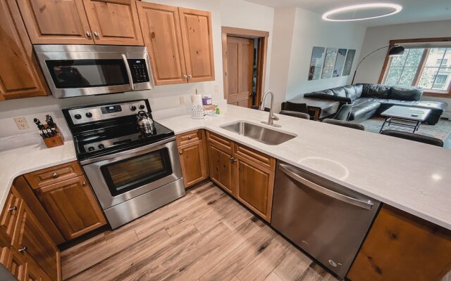 Expedition Station 8607 by SummitCove Vacation Lodging