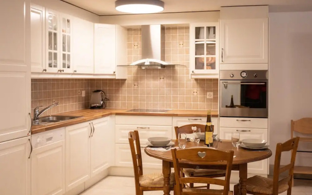 Snowflake family apart. Ski in& out