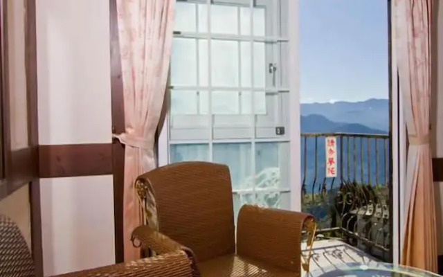 Maple Leaf Holiday Villa