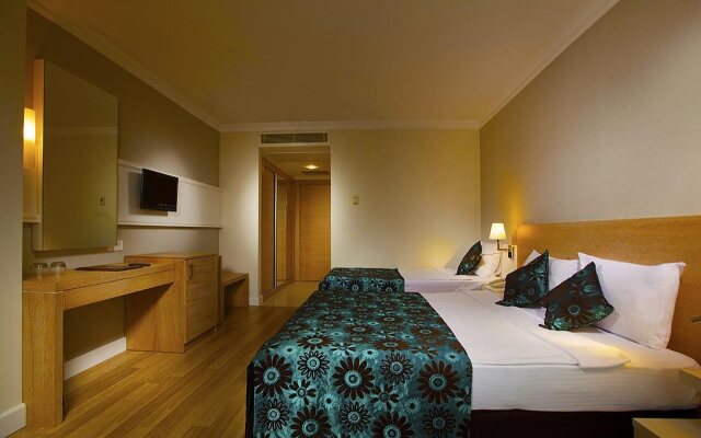 Side Aluna Hotel