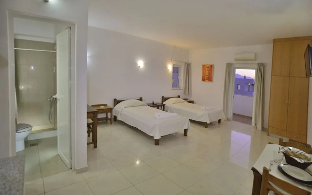 Reina Apartments